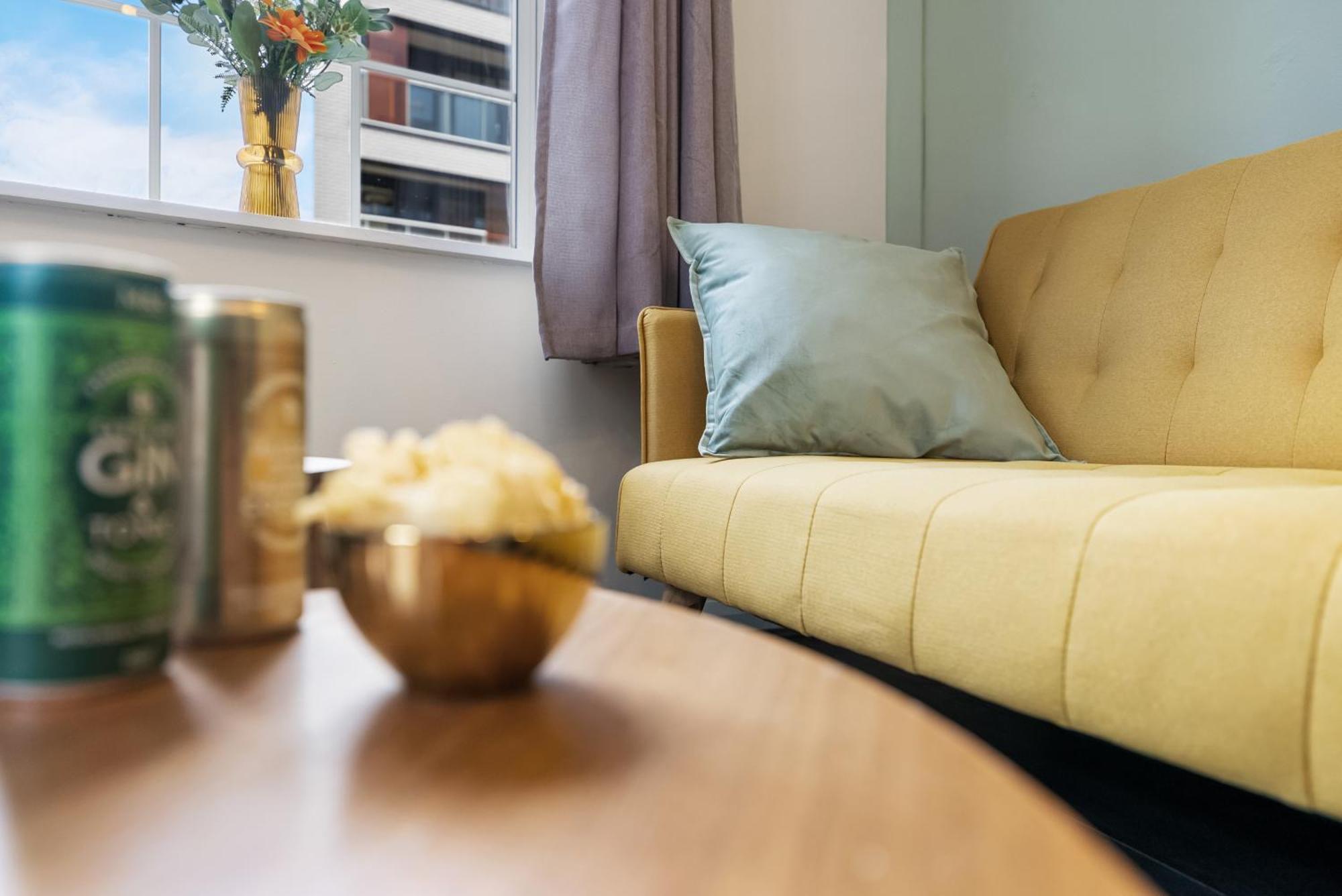 Chic 2 Bedroom Apartment Near Liverpool Street By Gold Stays Лондон Экстерьер фото