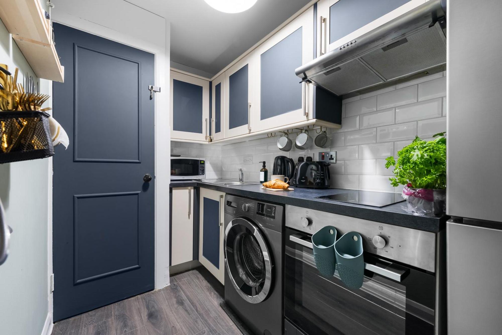 Chic 2 Bedroom Apartment Near Liverpool Street By Gold Stays Лондон Экстерьер фото