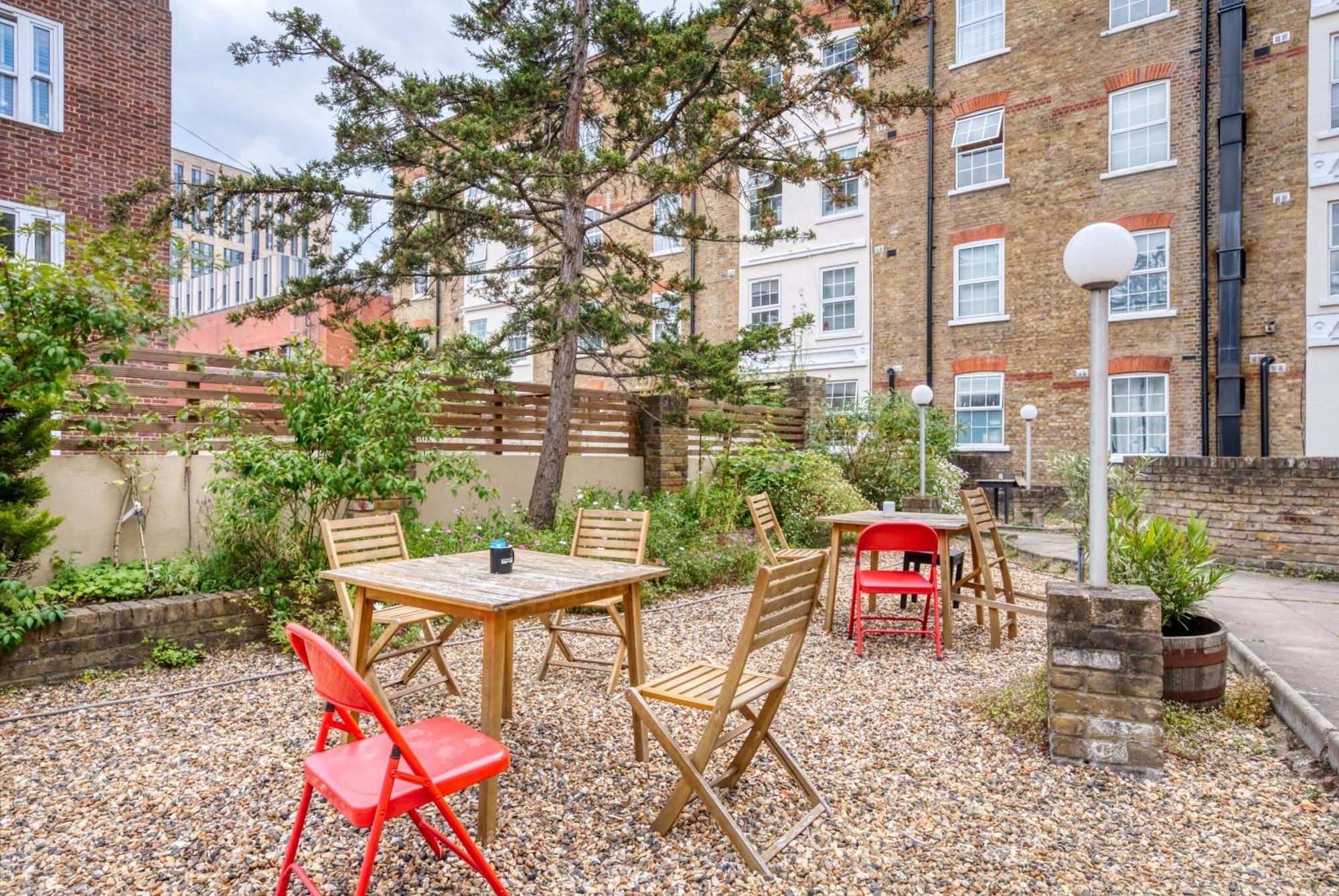Chic 2 Bedroom Apartment Near Liverpool Street By Gold Stays Лондон Экстерьер фото